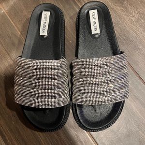 Steve Madden Like New Rhinestone Slide Size 9